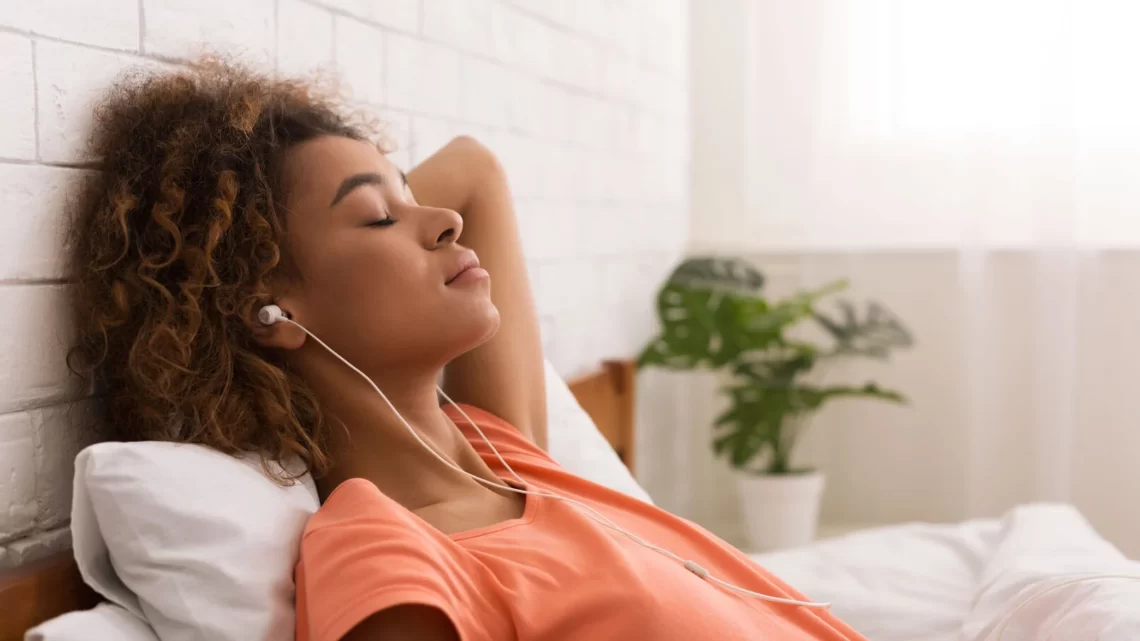 Comment la Relaxation Profonde Aide à Mieux S’Endormir