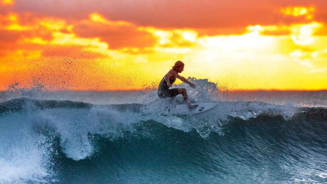 Guide du longboard surf : techniques et astuces pour débutants et experts