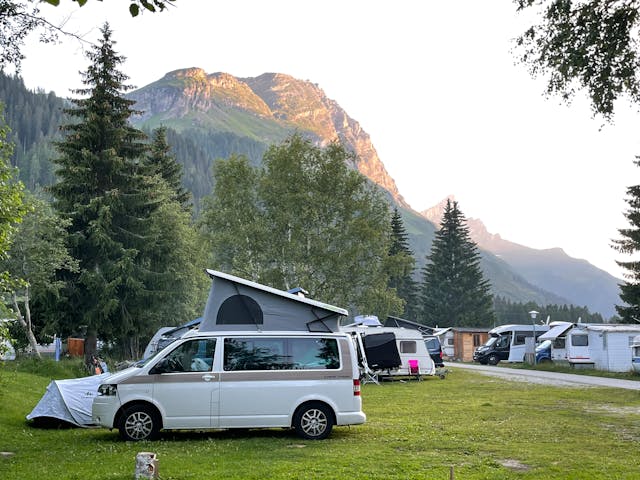 Voyage en camping-car : liberté et location minibus pour les groupes
